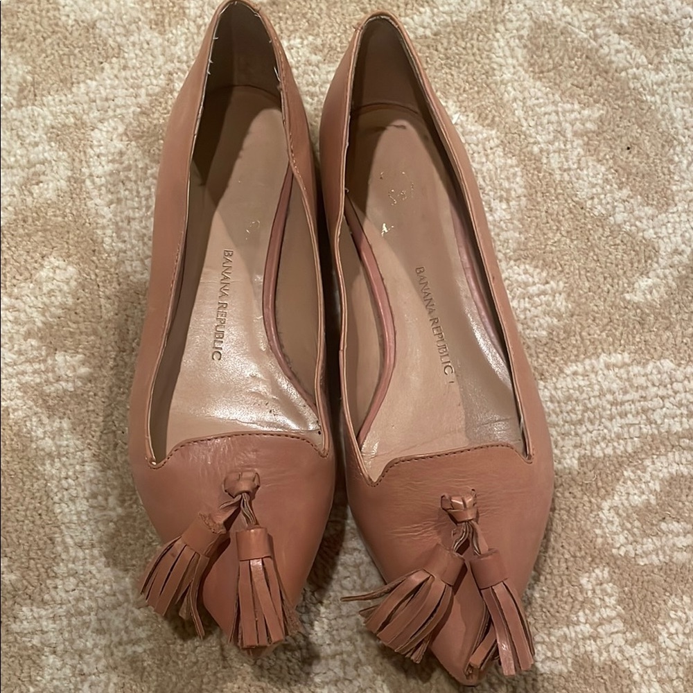 Banana Republic Tan Leather Tassel Flats